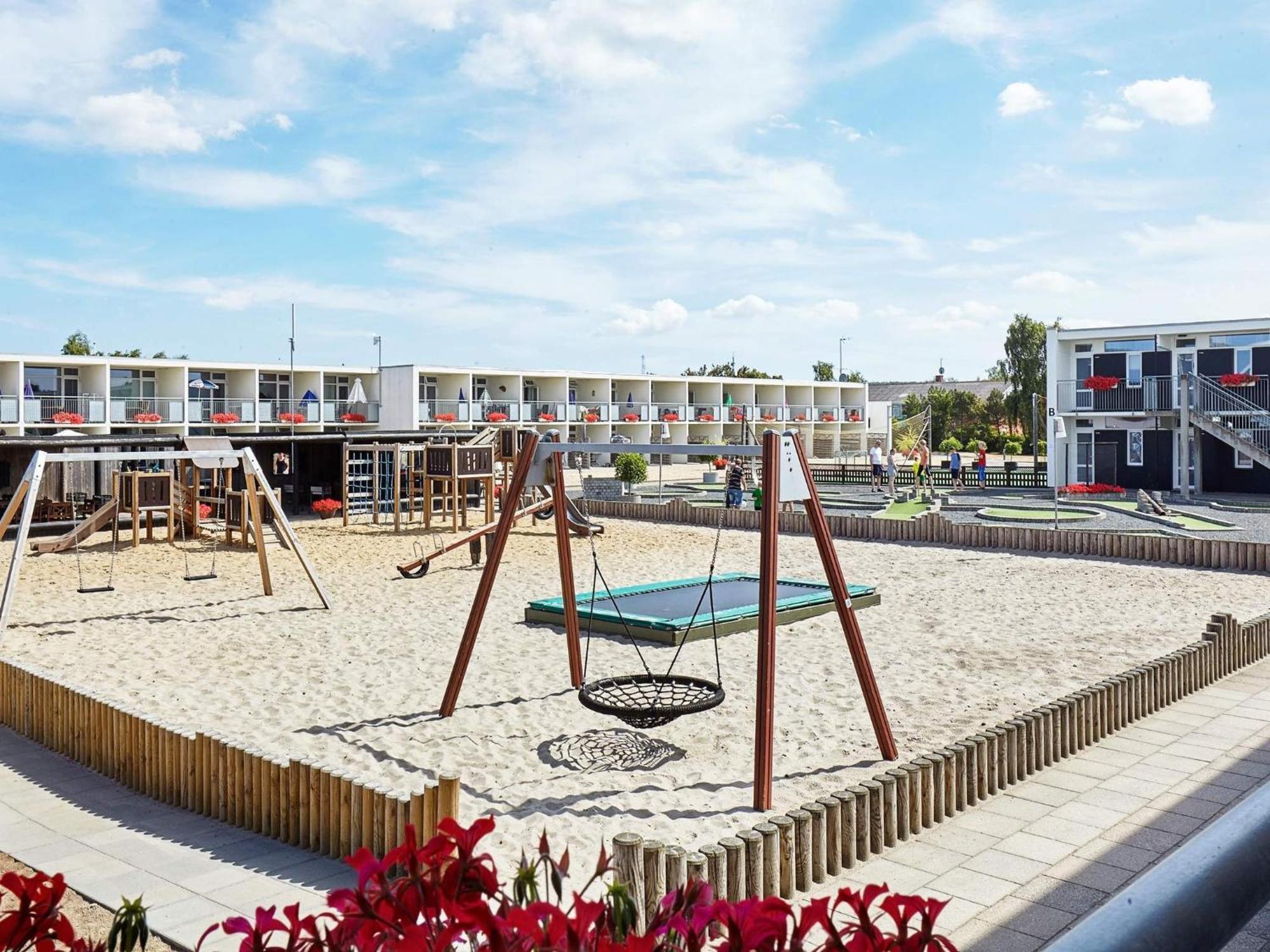 6 Person Holiday Home On A Holiday Park In Glesborg Exteriör bild